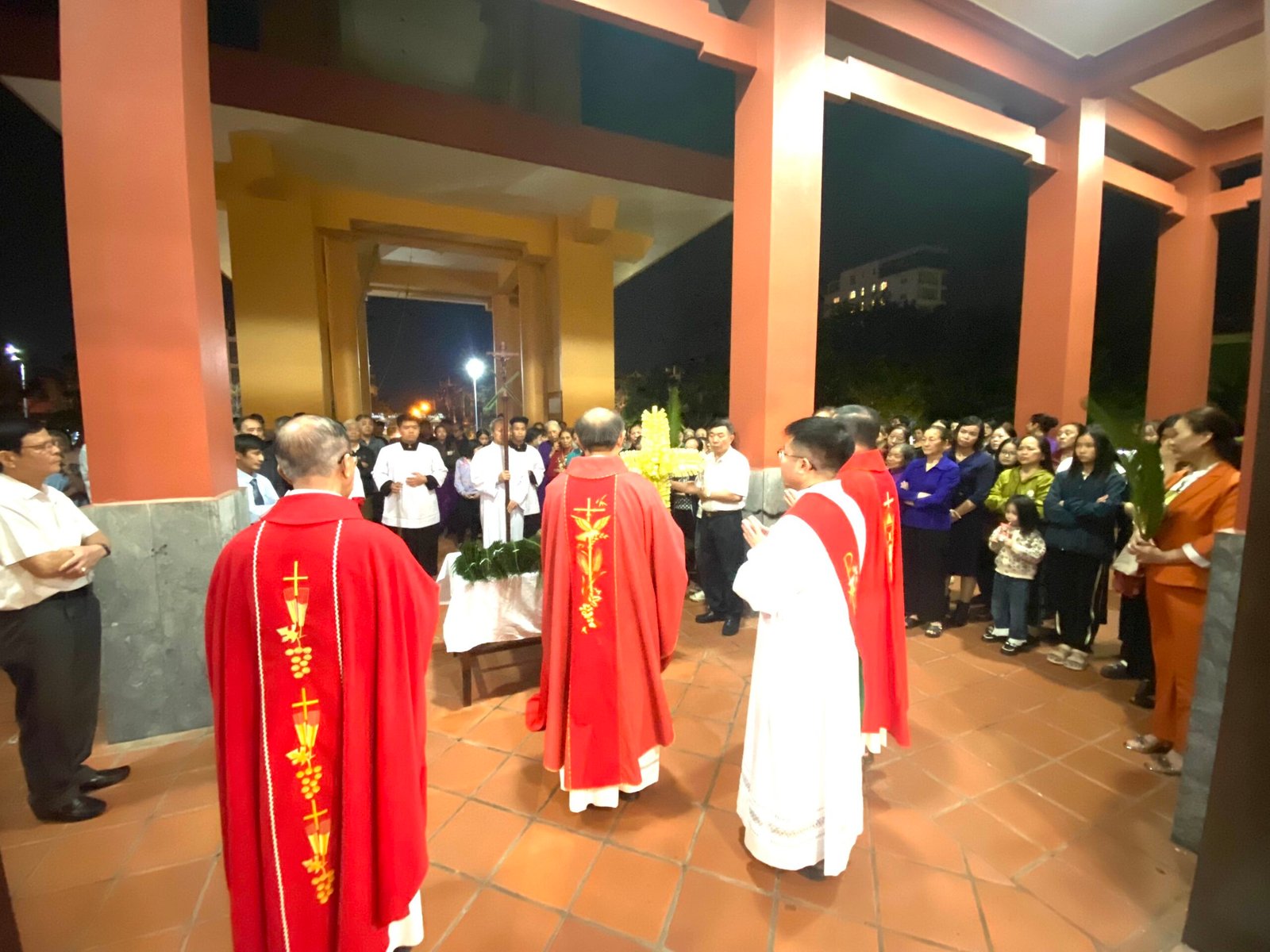 Nghi thức Làm phép Lá (Thánh lễ tối thứ Bảy)